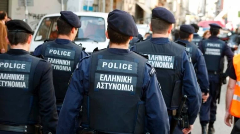 17 αστυνομικοί για τη φύλαξη δύο πρώην υπουργών που μένουν εκτός Ελλάδας
