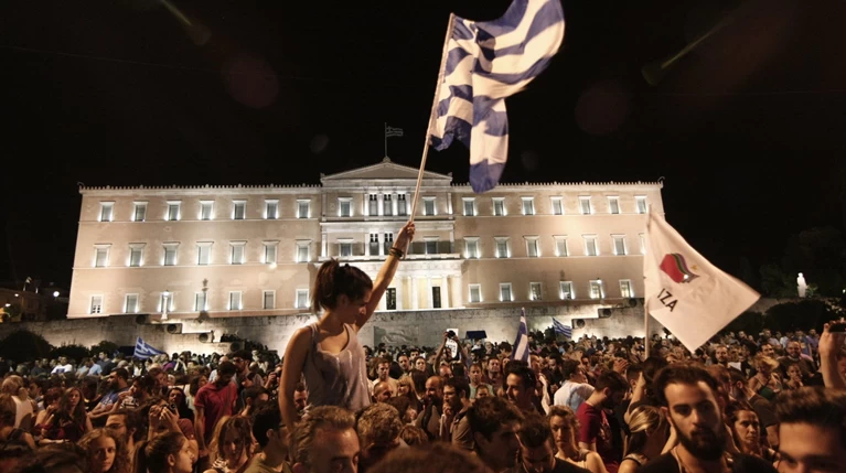 FT: Το ελληνικό «όχι» και η μεγάλη κωλοτούμπα