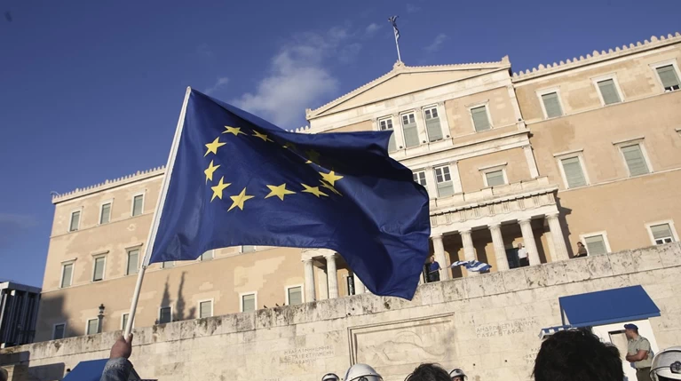 Εκθέσεις: Πολιτικό ρίσκο και «όνειρο νυκτός» η ανάπτυξη