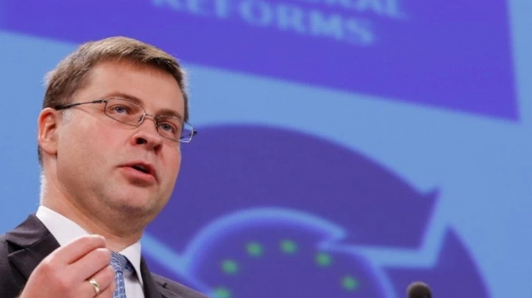 Ντομπρόβσκις:Η Ελλάδα διέλυσε τη χρυσή εποχή του ευρώ