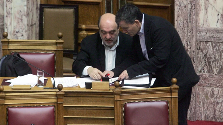H εφορία στήνει «μεγάλο αδελφό» ακόμη και για τα... μωρά