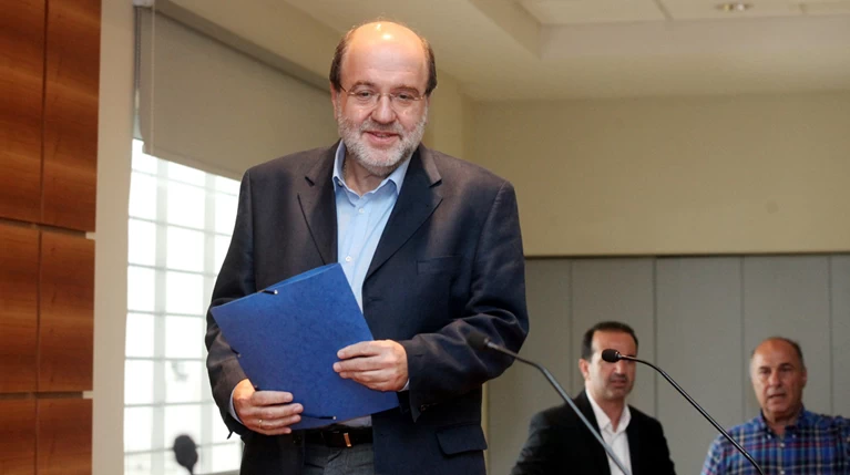 Αλεξιάδης: Αφορολόγητο μόνο με πλαστικό χρήμα