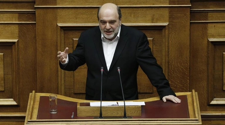 Αλεξιάδης: Κρατήστε τις αποδείξεις το 2016 και ...βλέπουμε