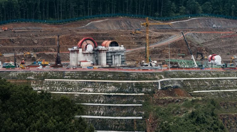 Εldorado Gold: Ανακοινώνει «πάγωμα» επενδύσεων, απολύσεις εργαζομένων