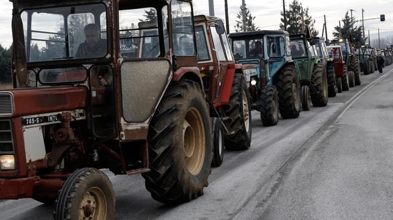 Στους δρόμους τα τρακτέρ- Ενταση στον Προμαχώνα (video)