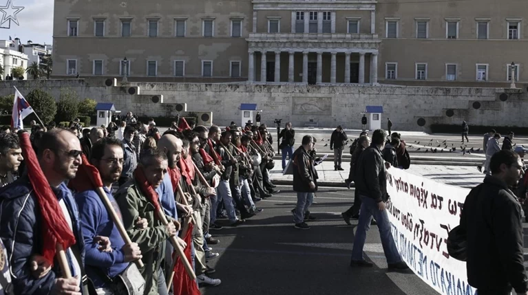 Το Μαξίμου απέναντι σε κύμα κοινωνικής διαμαρτυρίας