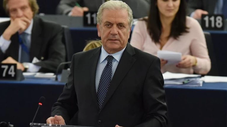 Αβραμόπουλος: Σε τέσσερις εβδομάδες θα πρέπει να είναι έτοιμα τα hotspots
