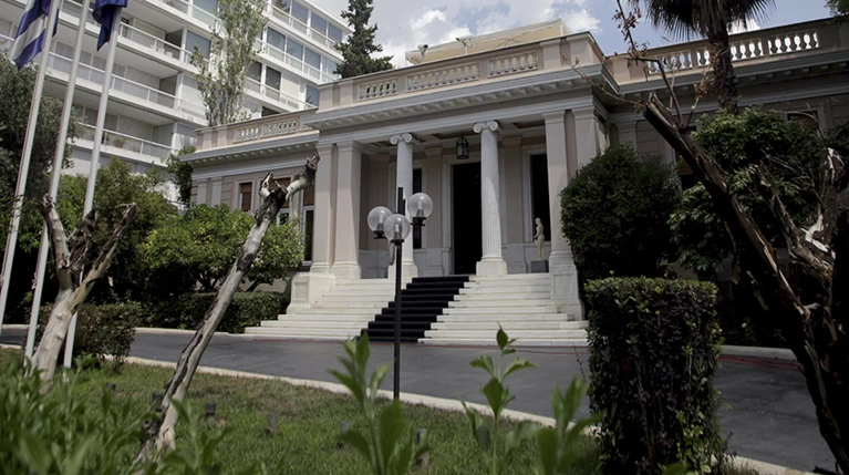 Πόλεμος κυβέρνησης & ΝΔ για τους «ημετέρους» στο Δημόσιο