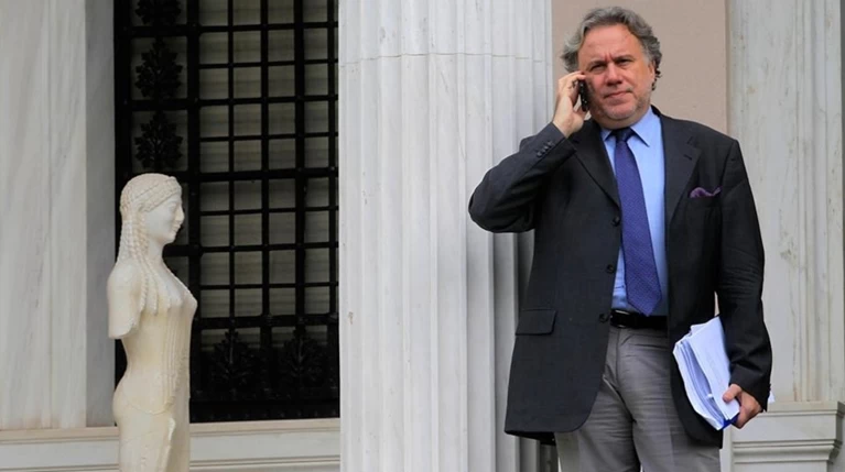 Κατρούγκαλος: Διορθώσεις και «κόφτης» στις εισφορές των επαγγελματιών