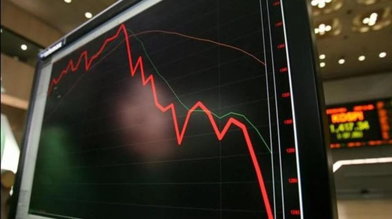 Νέα βουτιά στο χρηματιστήριο, σφυροκόπημα στις τράπεζες