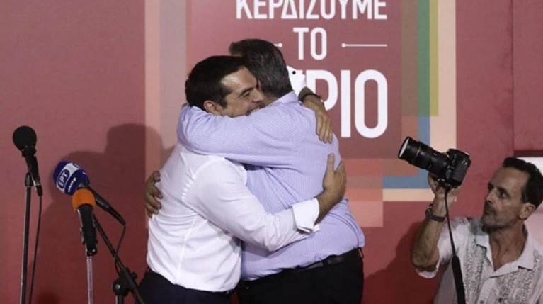 Το twitter «γιορτάζει» την παγκόσμια ημέρα αγκαλιάς