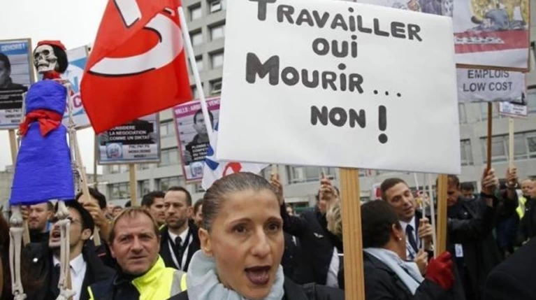 Σε απεργιακό κλοιό η Γαλλία σήμερα, σε δοκιμασία ο Ολαντ