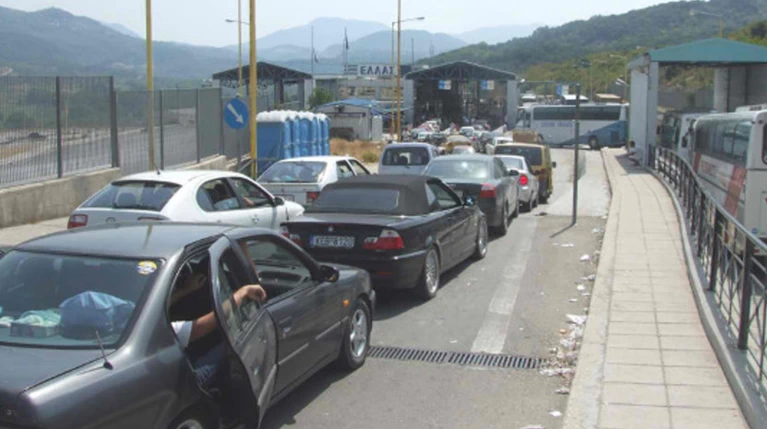 Spiegel: Τα Σκόπια έκλεισαν τα σύνορα με την Ελλάδα