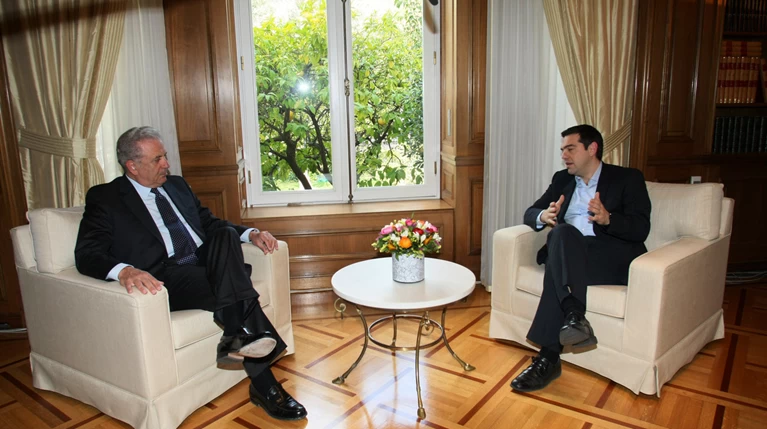 Τετ α τετ Τσίπρα- Αβραμόπουλου στο Μαξίμου για προσφυγικό & Σένγκεν