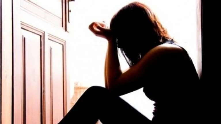 Εξανάγκαζε τη σύζυγό του σε όργια και με ...8 άντρες. Ο 46χρονος συνελήφθη