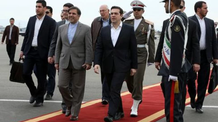 Le Figaro: Το Ιράν ξεδιπλώνει κόκκινο χαλί για τον Αλέξη Τσίπρα