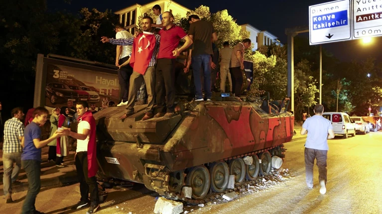 Πάνω από 35.000 συλλήψεις στην Τουρκία για το πραξικόπημα