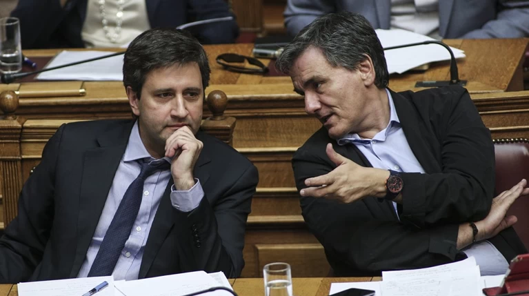 Αφορολόγητο και εργασιακά τα "αγκάθια" στην αξιολόγηση