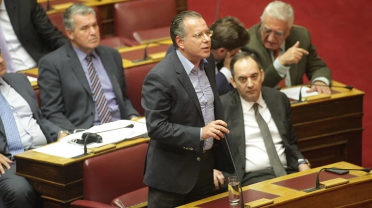 Κουμουτσάκος "αδειάζει" Αδωνι: Λάθος η δήλωση για την Αριστερά