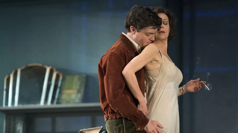 National Theatre: Το βαθύ μπλέ του έρωτα στο Μέγαρο Μουσικής