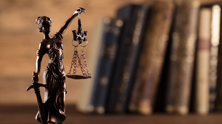 Σκληρή απάντηση Δικαστικών Ενώσεων στην κυβέρνηση