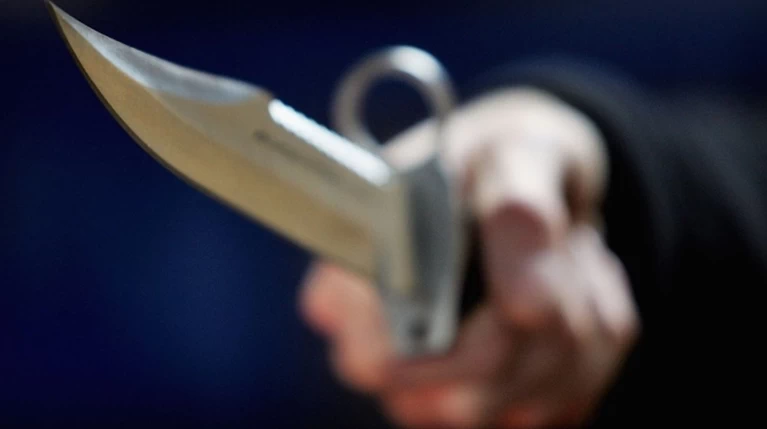 Διπλή ληστεία από νεαρό με μαχαίρι εις βάρος ηλικιωμένων