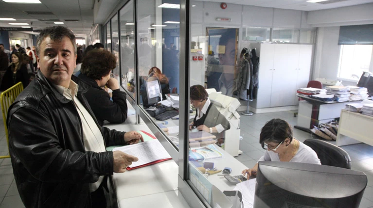 Χωρίς ανάσα : Η Εφορία στο "κυνήγι" για φόρους 12 δισ. μέσα σε δύο μήνες!