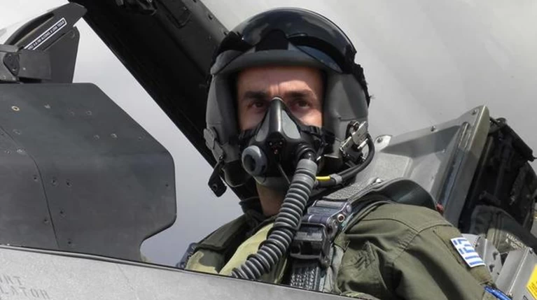 Ο σμηναγός που συγκίνησε την Ελλάδα στην παρέλαση
