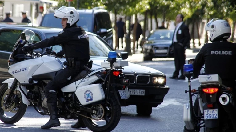 Δύο νεαροί στην Άρτα χτύπησαν ηλικιωμένο και τον λήστεψαν