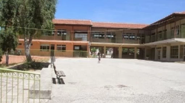 Σύγχρονο «κρυφό σχολειό» στην Πάτρα χωρίς ρεύμα!