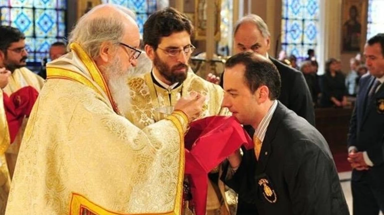 Ο προσωπάρχης του Τραμπ μεταλαμβάνει των "Αχράντων Μυστηρίων"