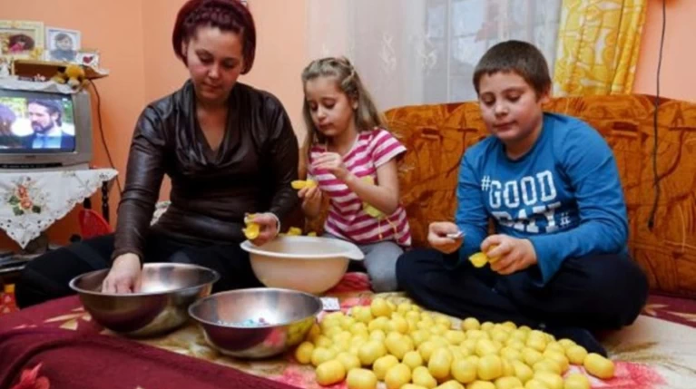 The Sun: Ανήλικοι «σκλάβοι» φτιάχνουν τα αυγά Kinder έκπληξη