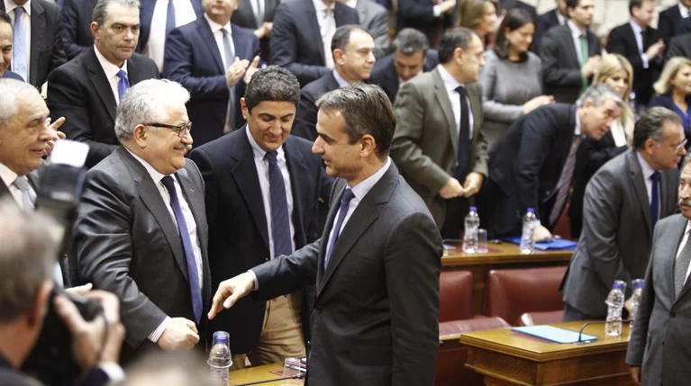 Στη ΝΔ δεν αποκλείουν ο Τσίπρας να ρίξει τη "ζαριά" των εκλογών