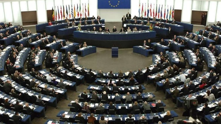 Με τεράστια πλειοψηφία «πάγωσε» τις σχέσεις Τουρκίας- Ευρώπης