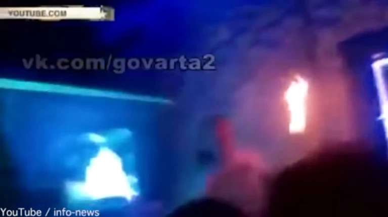 Ζογκλέρ έπαιζε με τις φλόγες και προκάλεσε τον τραυματισμό 22