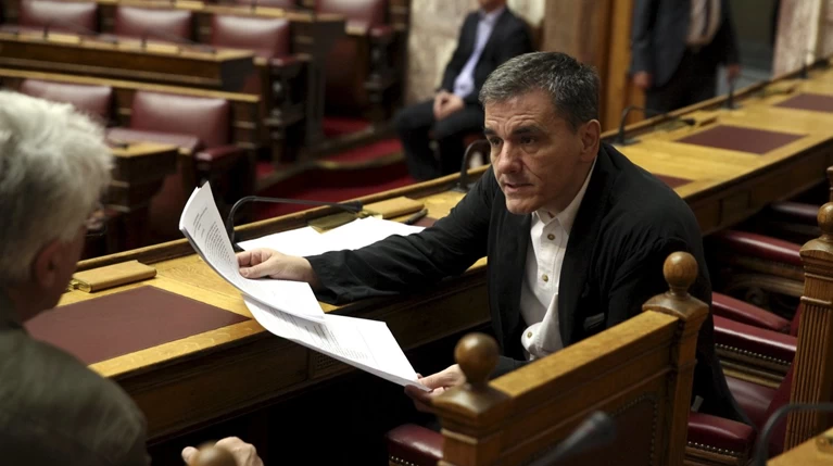 Ηξεις αφήξεις Τσακαλώτου στη Βουλή για συμφωνία & νέα μέτρα