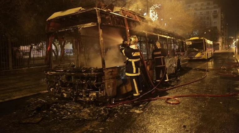 Τρολιά ή αλήθεια η ανάληψη ευθύνης για το κάψιμο τρόλεϊ στην Πατησίων;