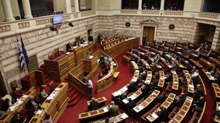 To «φλερτ» του ΠΑΣΟΚ με τους ανεξάρτητους της Βουλής