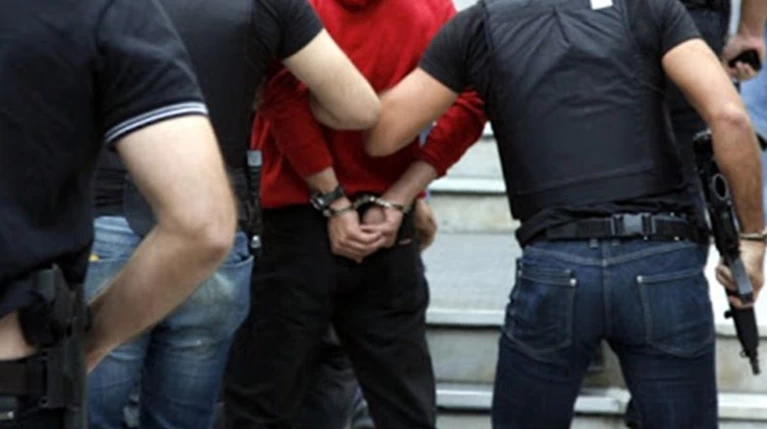 Σπείρα εκβιαστών με γιο τραγουδιστή και αρχηγό υποψήφιο Δήμαρχο
