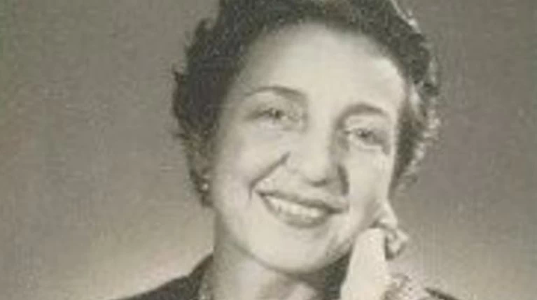 Δόρα Στράτου, η γυναίκα που διέσωσε τους ελληνικούς παραδοσιακούς χορούς