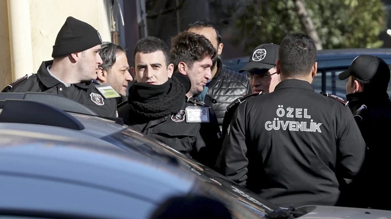 Ένοπλος κρατά ομήρους σε νοσοκομείο στην Κωνσταντινούπολη