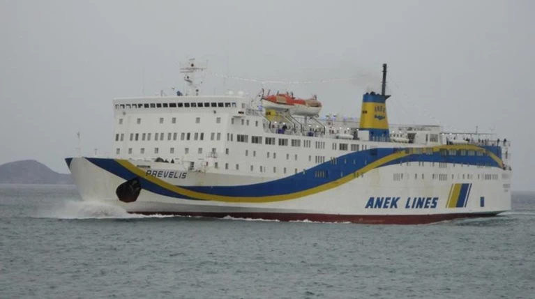Εισροή υδάτων στο "Πρέβελης", δεν κινδυνεύουν οι 127 επιβάτες