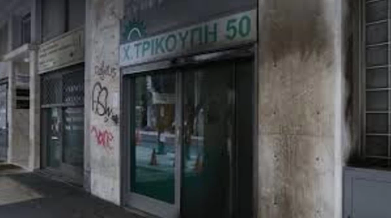 Μολότοφ στη διμοιρία των ΜΑΤ στη Χαριλάου Τρικούπη
