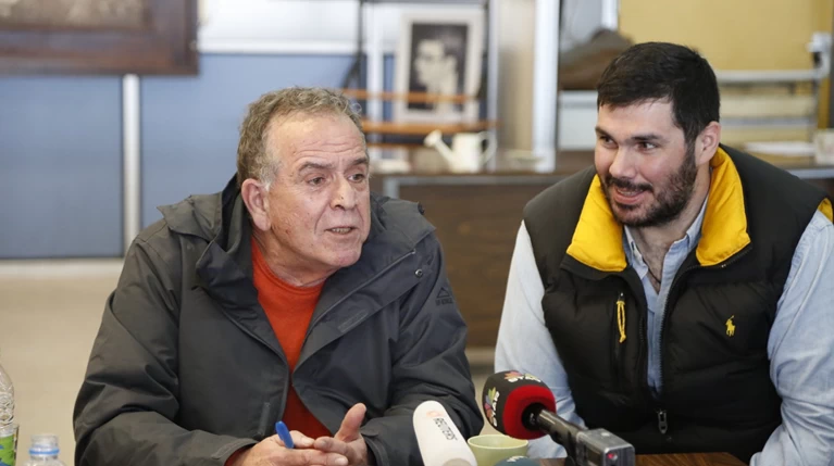 Διαψεύδει την απεργία πείνας ο Μουζάλας, βολές στους «αλληλέγγυους»