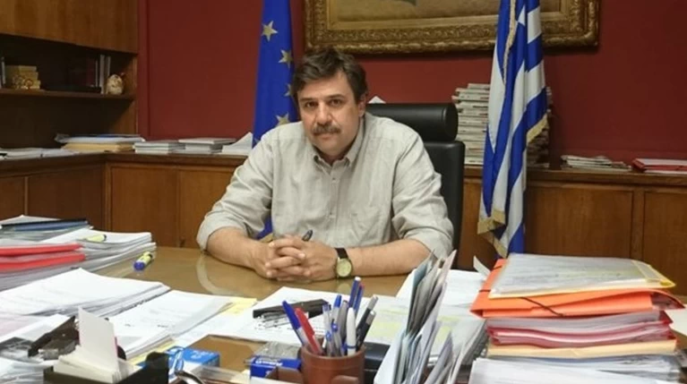 Αναρχικοί μπήκαν στο γραφείο του υπουργού Υγείας και κρέμασαν πανό