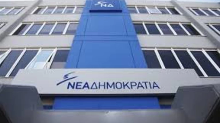 ΝΔ: Γιατί ο Χουλιαράκης αντί να πάει στο κρίσιμο EWG εξαφανίζεται;