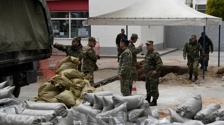 Σκηνές πολέμου για τη μεγαλύτερη εκκένωση ελληνικού χωριού εν καιρώ ειρήνης