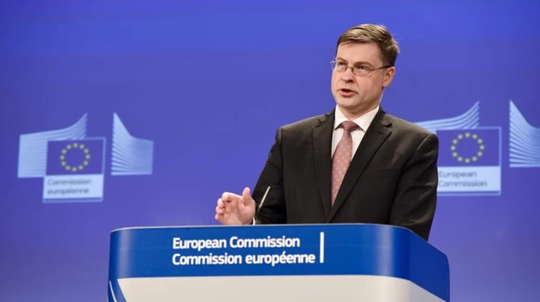 Ντομπρόβσκις: Να κλείσει η αξιολόγηση, όχι στην αστάθεια