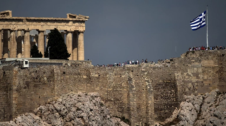 Bloomberg: Aκόμη και με νέα μέτρα, η Ελλάδα δεν γλιτώνει το 4ο μνημόνιο