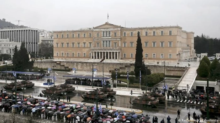 Handelsblatt: Μια κρίση στην ακατάλληλη στιγμή